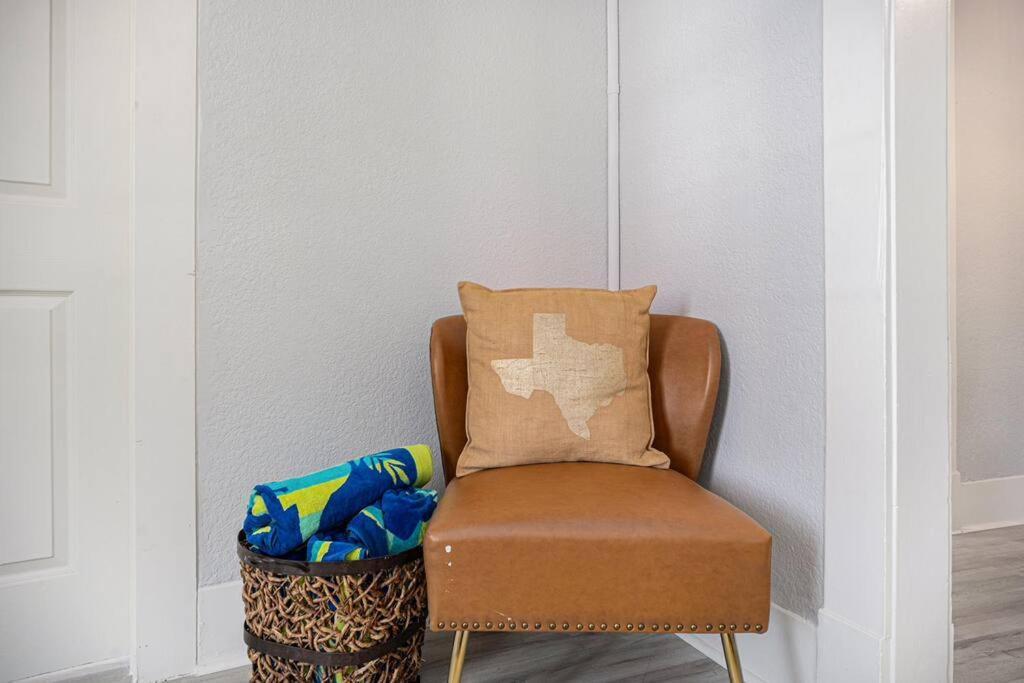 Sea Pink Retreat - Walk To Beach, Newly Renovated غالفيستون، تكساس المظهر الخارجي الصورة