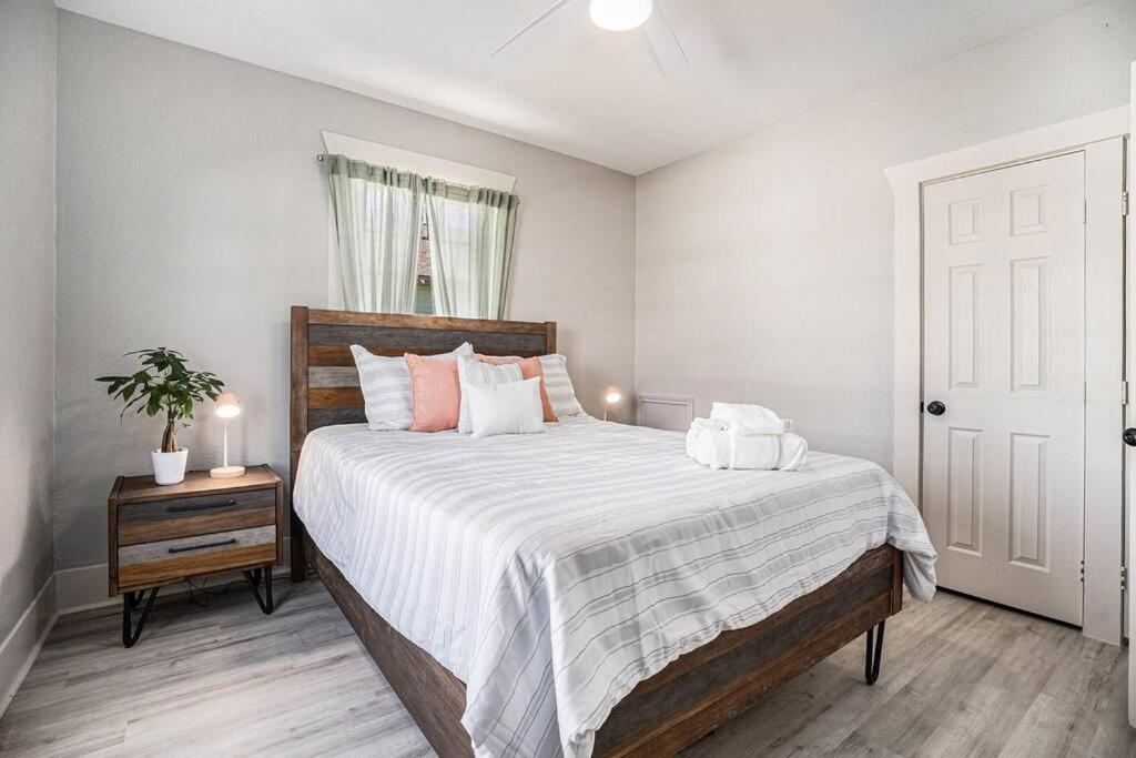 Sea Pink Retreat - Walk To Beach, Newly Renovated غالفيستون، تكساس المظهر الخارجي الصورة